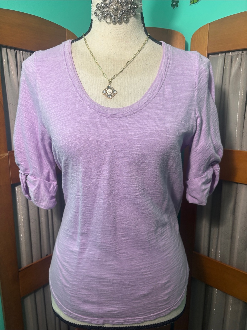 White House Black Market Lilac Scoop Neck Short Sleeve Top